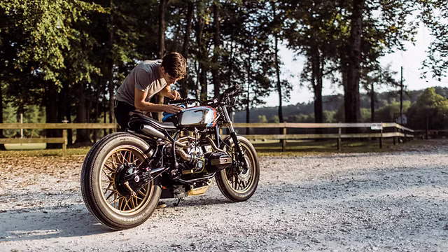 27b73a_640848644cc644f586f403b2ccccd647mv2