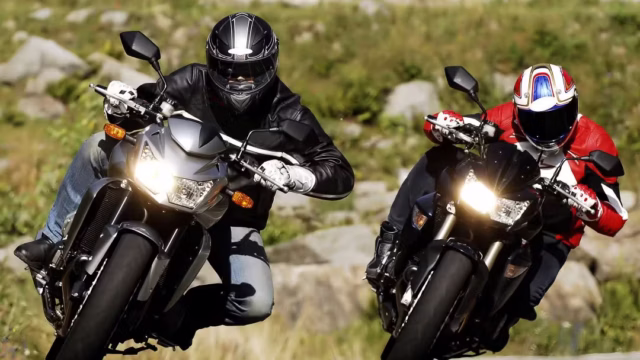 ZsdFPUaF0TcGJQkk_Sept2-1twomotorcycleriderssidebysidecomparison